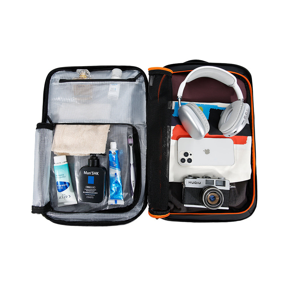 Showcase of the 20L anti-theft business travel backpack's wet/dry separation compartment.