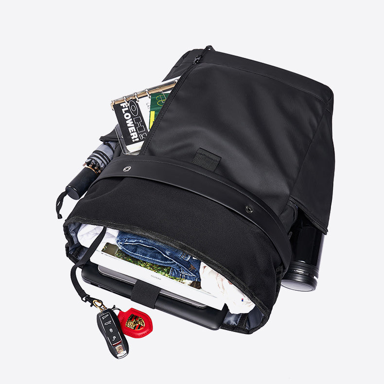 Capacity demonstration of the 30L roll-top everyday backpack
