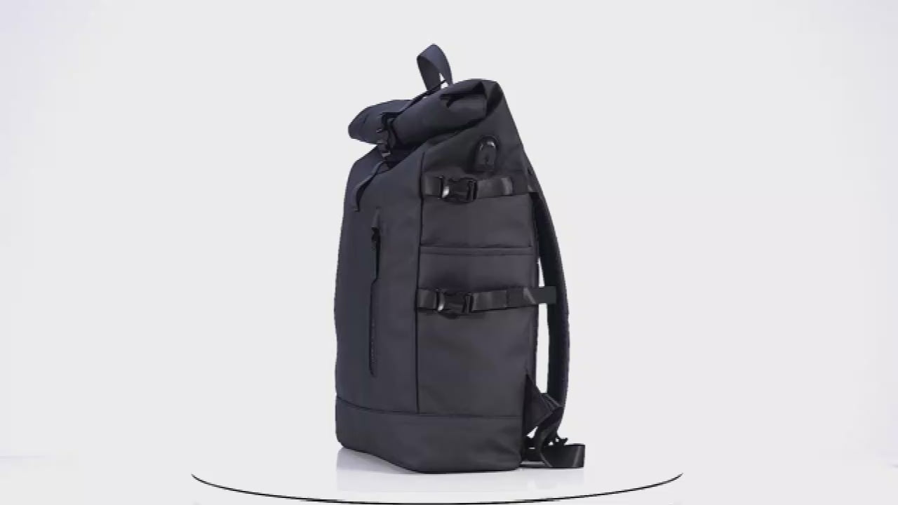Demonstration video of the 20L expandable roll-top backpack